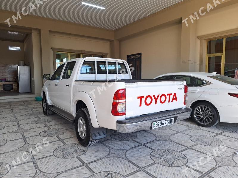 Toyota Hilux 2013 - 295 000 TMT - Балканабат - img 3