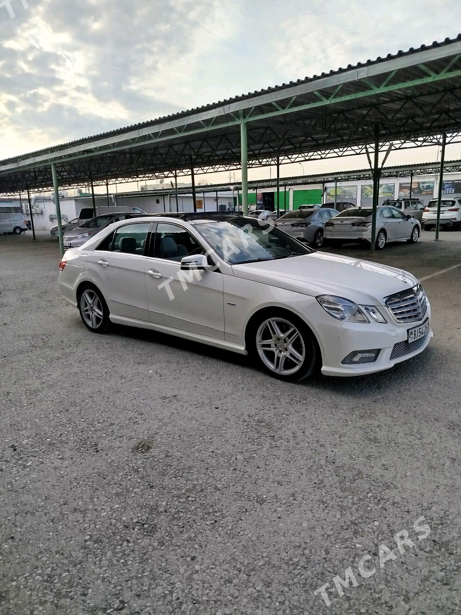 Mercedes-Benz E350 2011 - 270 000 TMT - Podwoýski köç. (Bitarap Türkmenistan şaýoly) - img 2