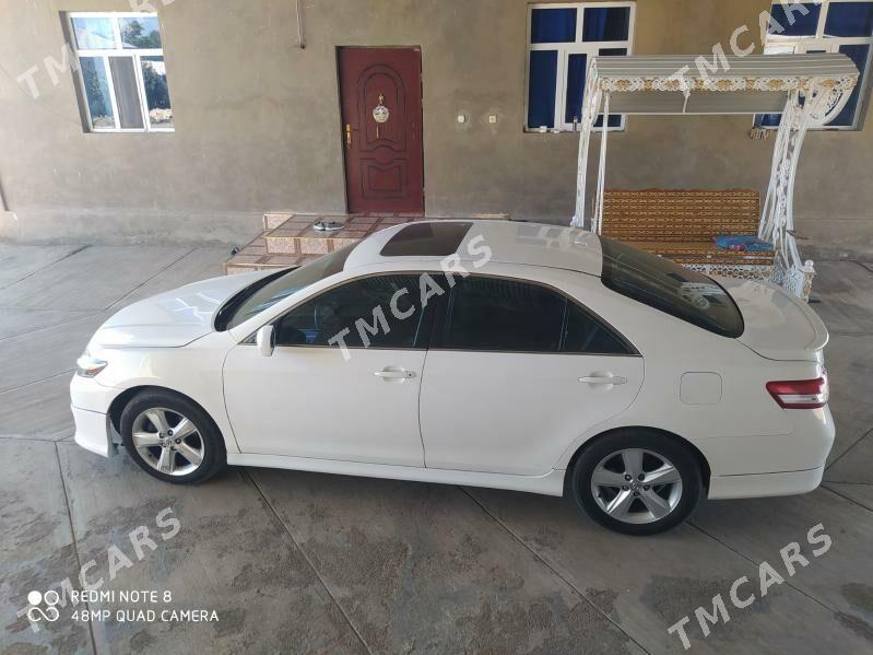 Toyota Camry 2010 - 180 000 TMT - Baýramaly - img 2