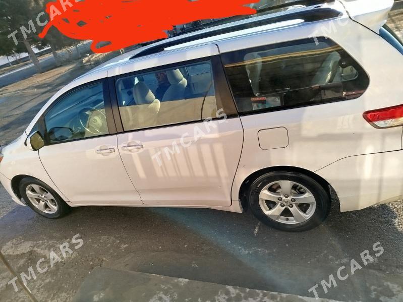 Toyota Sienna 2011 - 300 000 TMT - Bäherden - img 2