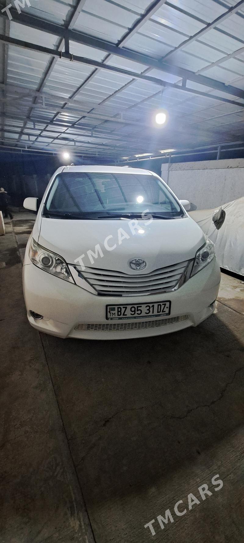 Toyota Sienna 2016 - 320 000 TMT - Daşoguz - img 2