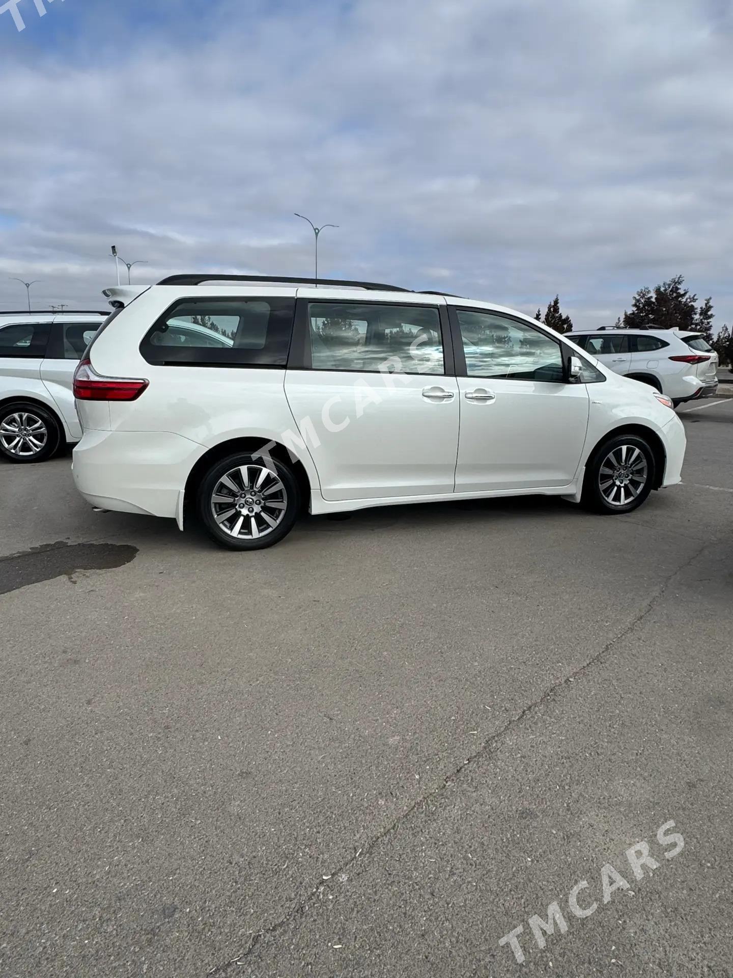 Toyota Sienna 2018 - 490 000 TMT - Aşgabat - img 9