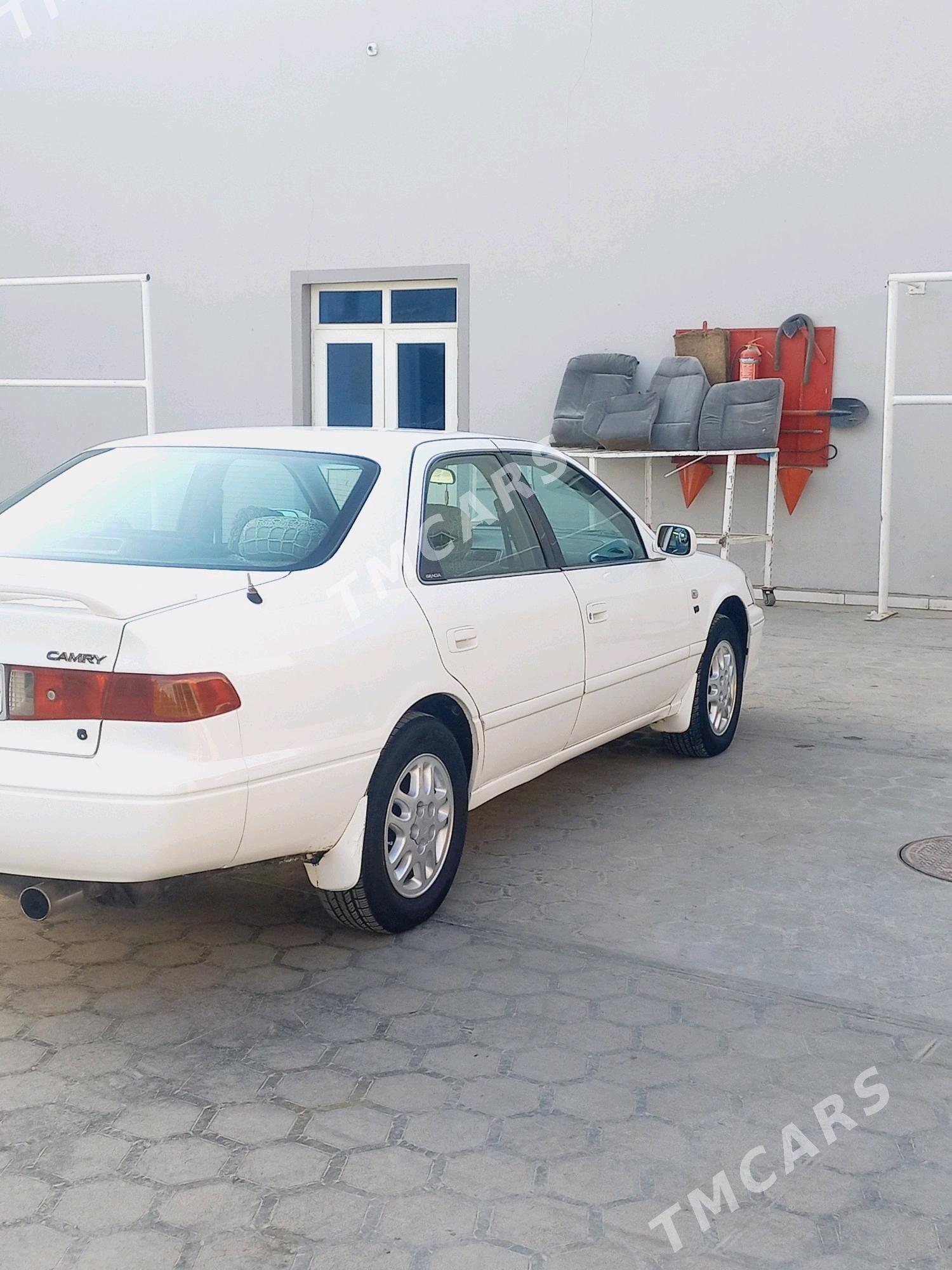 Toyota Camry 1999 - 120 000 TMT - Мары - img 3