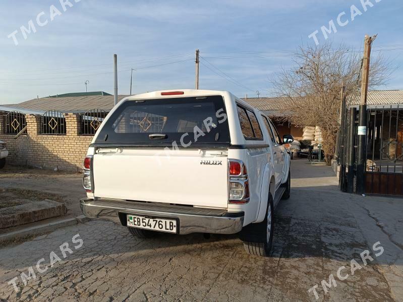 Toyota Hilux 2014 - 360 000 TMT - Туркменабат - img 4