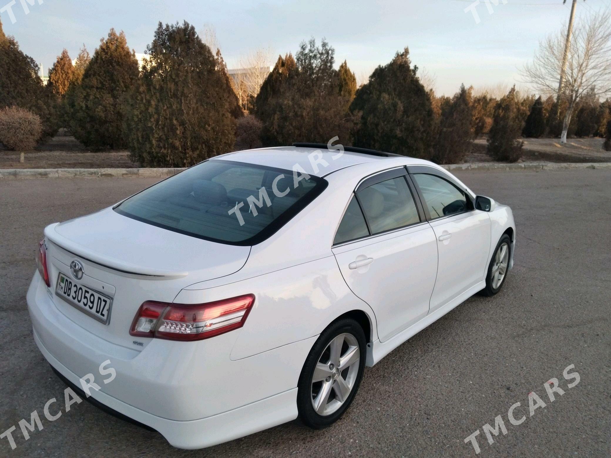 Toyota Camry 2011 - 170 000 TMT - Дашогуз - img 3