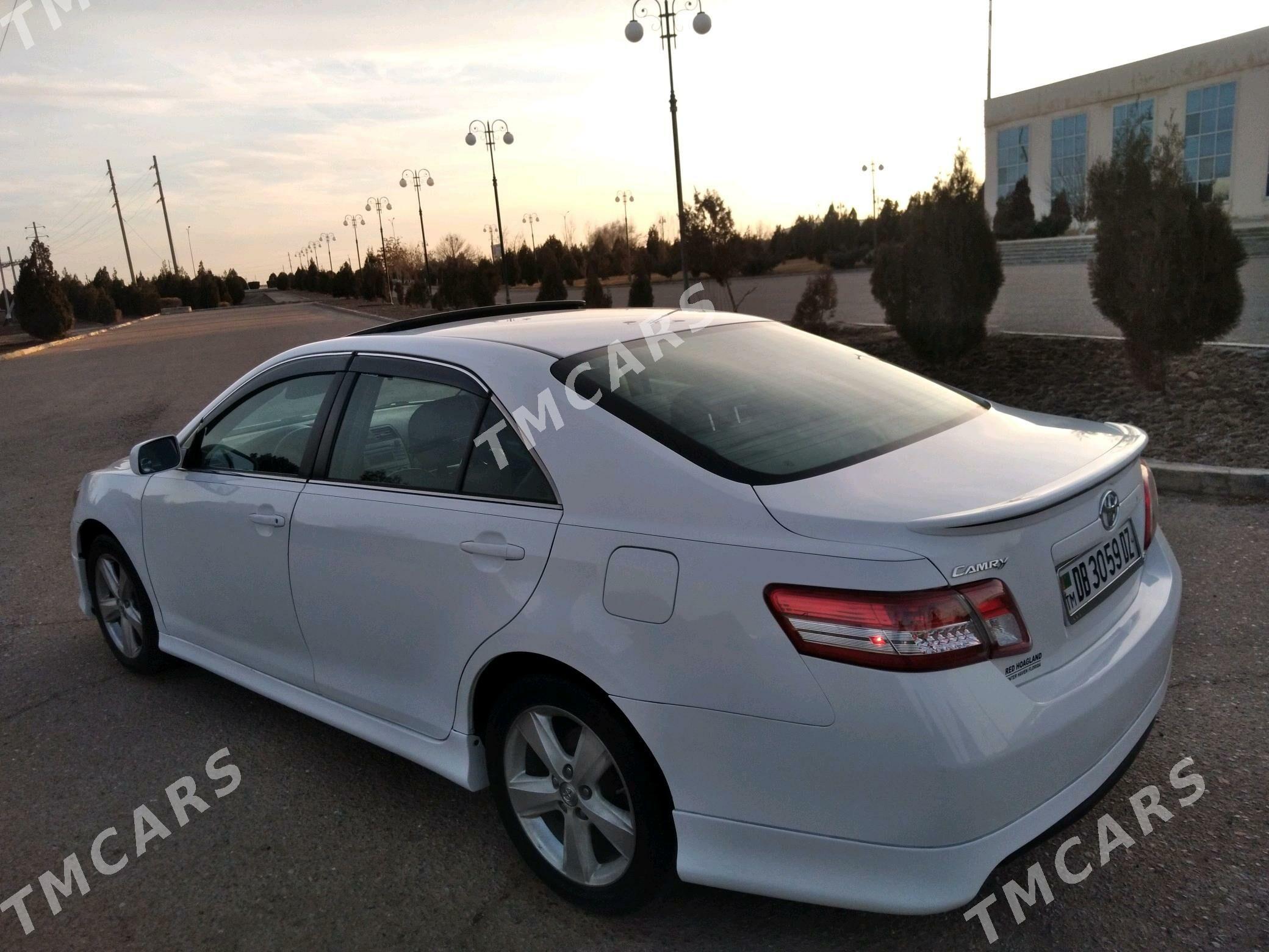 Toyota Camry 2011 - 170 000 TMT - Дашогуз - img 4