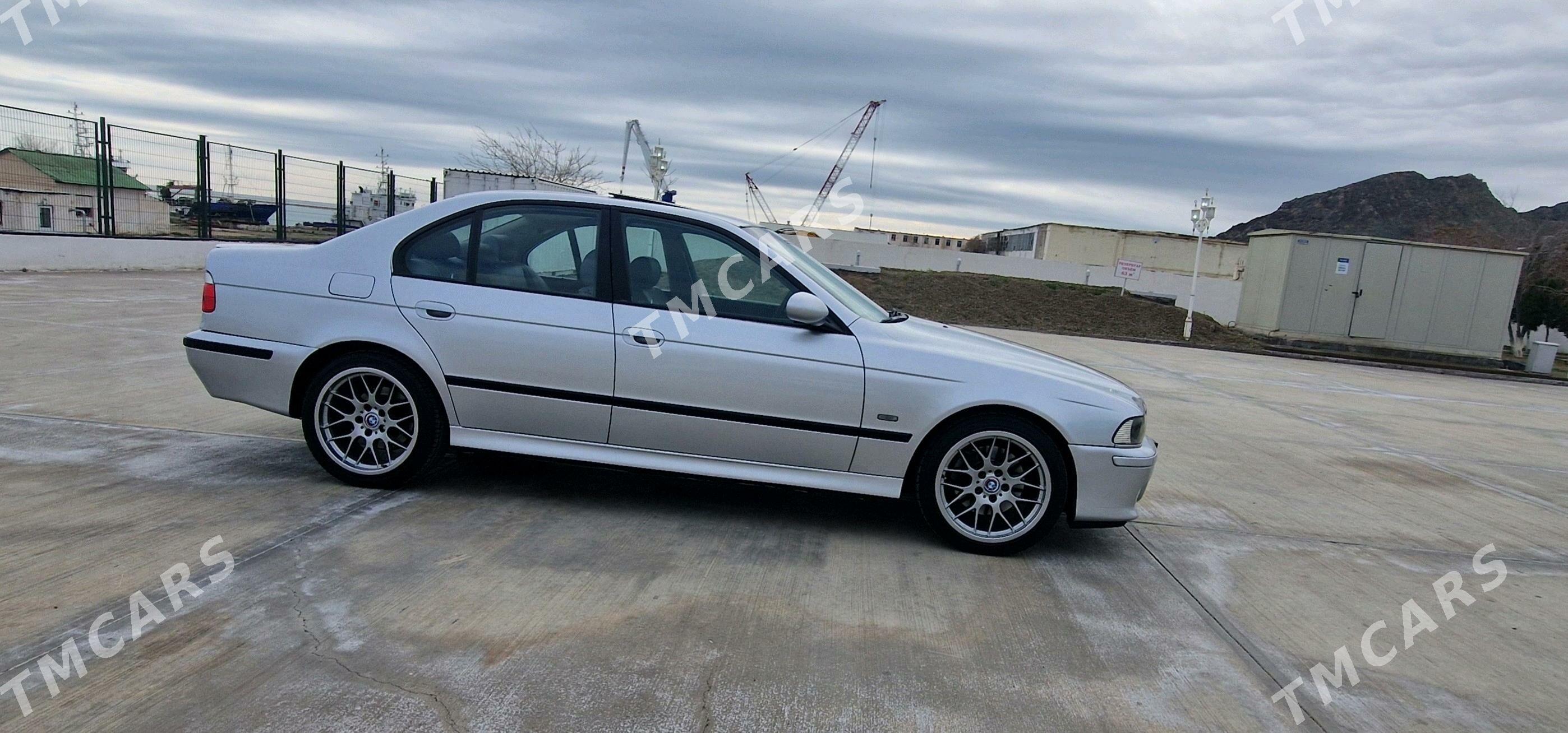 BMW E39 2002 - 125 000 TMT - Türkmenbaşy - img 3