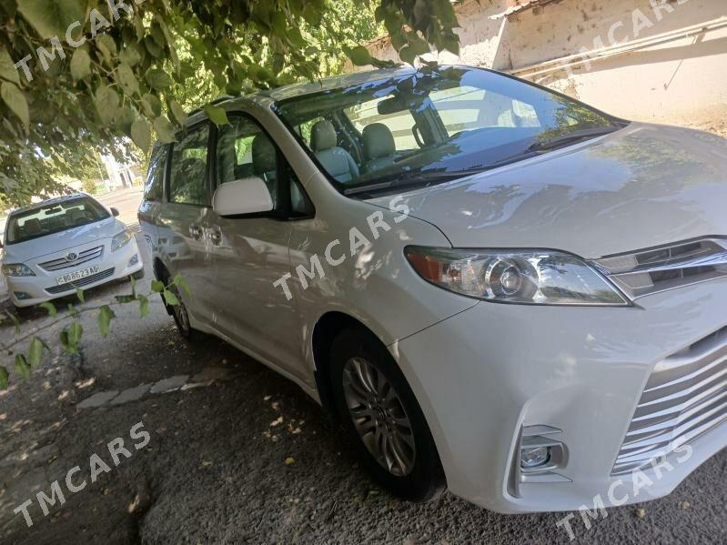 Toyota Sienna 2018 - 385 000 TMT - Gagarin köç, köne Howa menzili - img 2