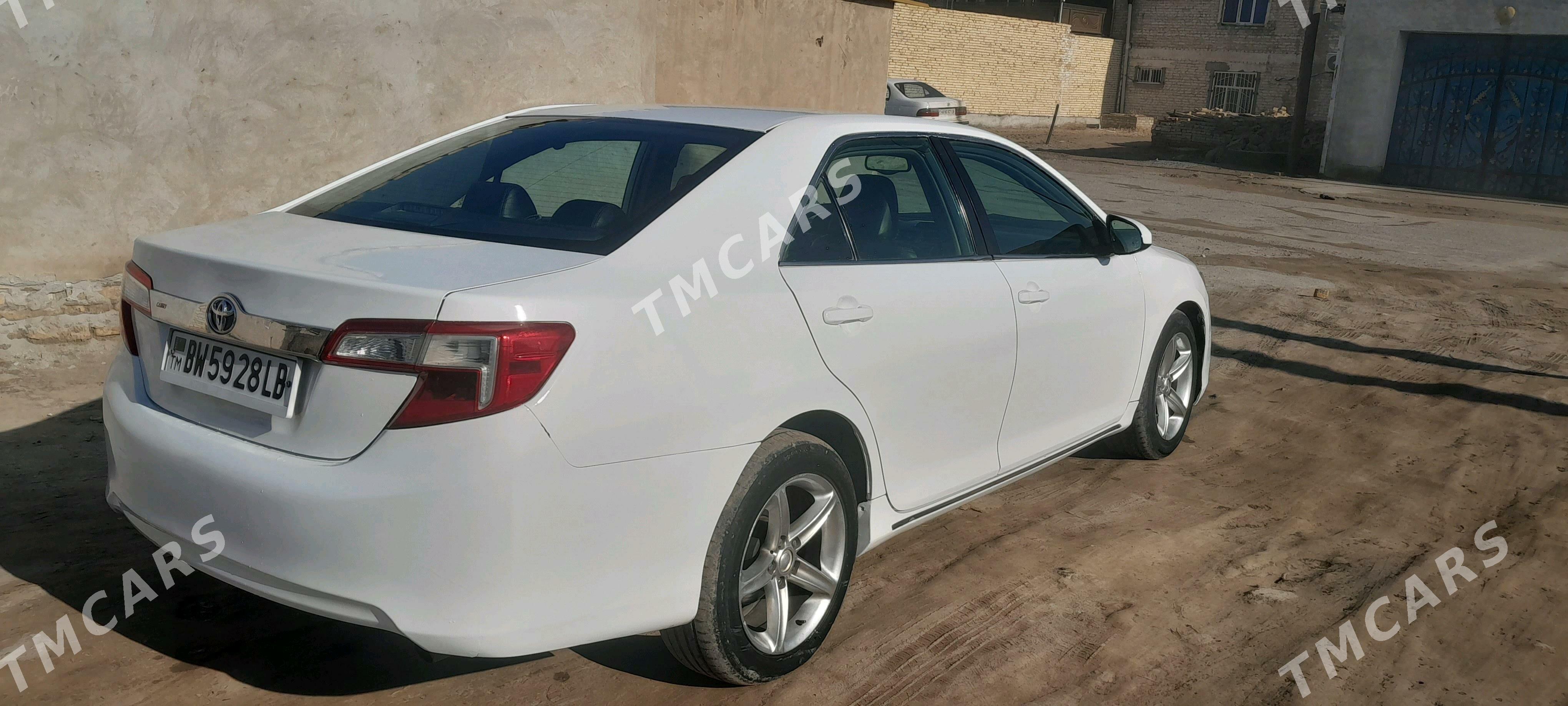 Toyota Camry 2012 - 155 000 TMT - Дянев - img 5