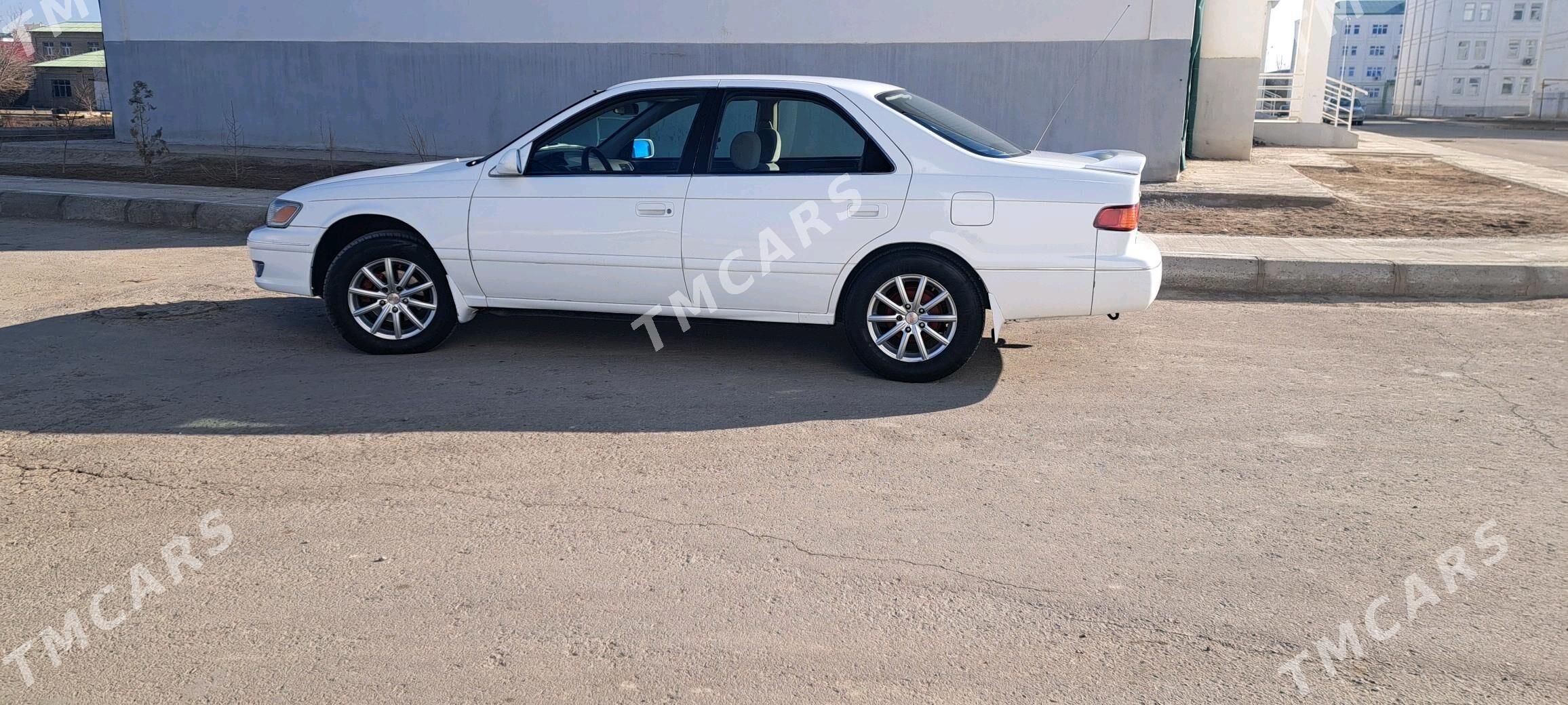 Toyota Camry 2000 - 110 000 TMT - Дашогуз - img 4