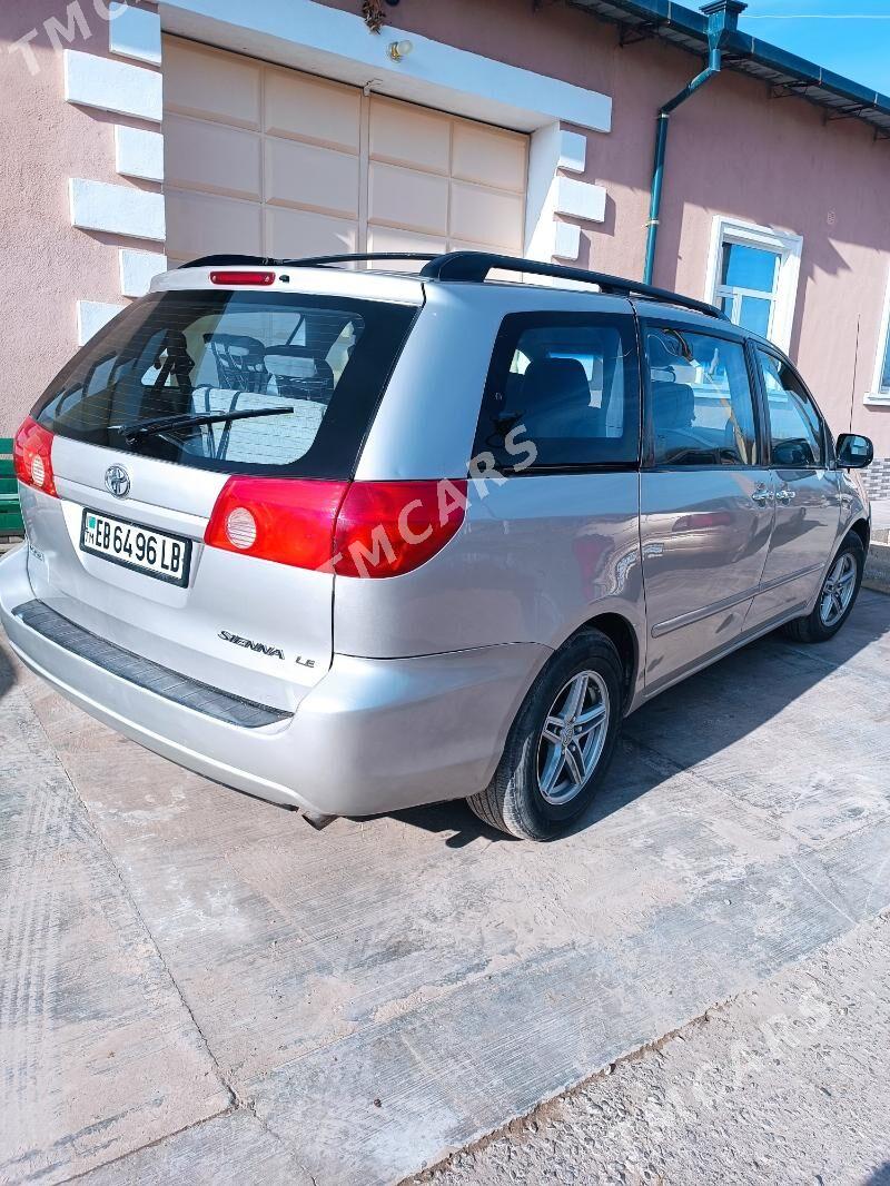 Toyota Sienna 2009 - 210 000 TMT - Çärjew - img 2