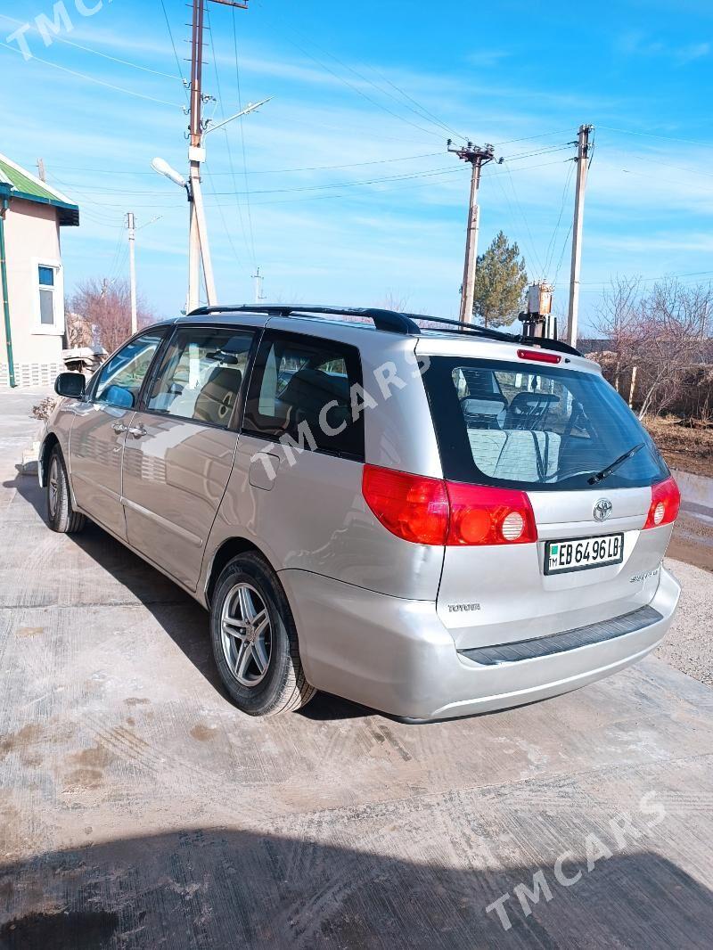 Toyota Sienna 2009 - 210 000 TMT - Çärjew - img 5