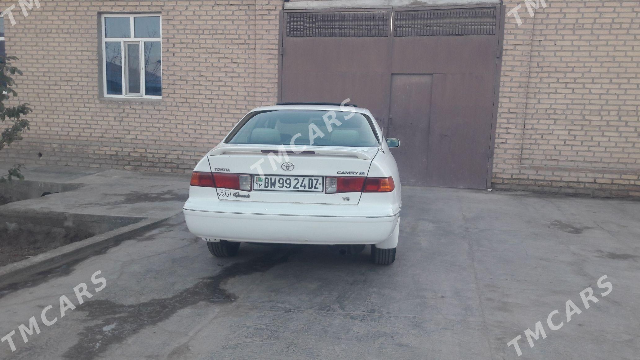 Toyota Camry 1998 - 140 000 TMT - Дашогуз - img 3