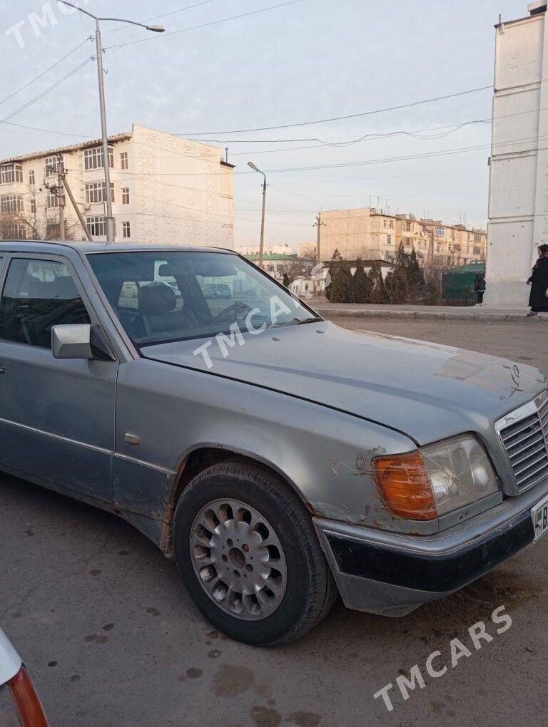 Mercedes-Benz E-Class 1993 - 30 000 TMT - Daşoguz - img 3