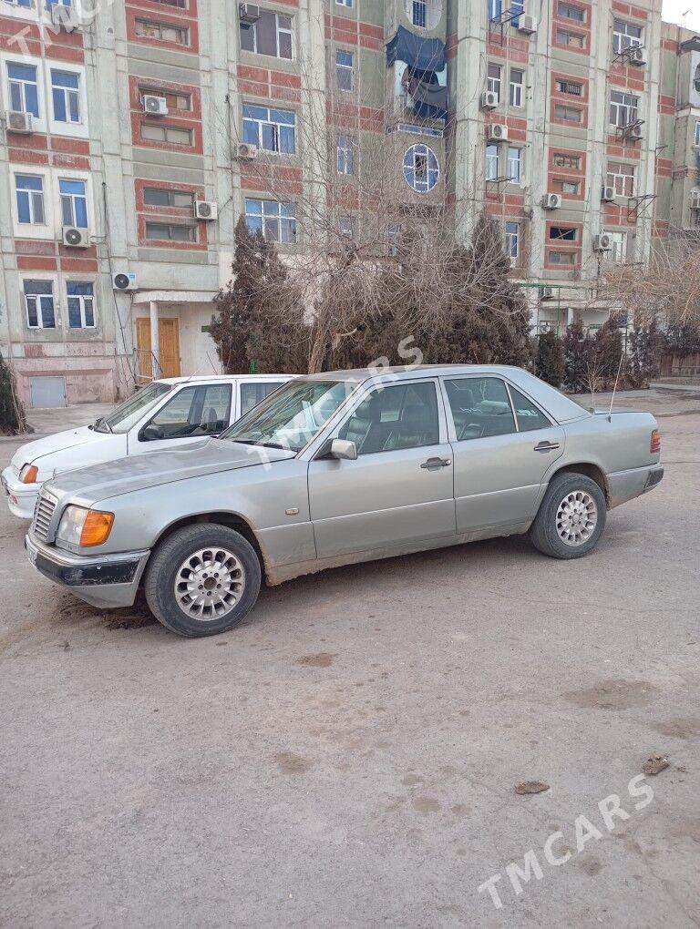 Mercedes-Benz E-Class 1993 - 30 000 TMT - Daşoguz - img 2