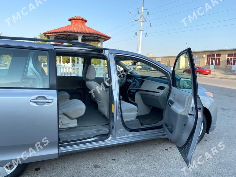 Toyota Sienna 2011 - 270 000 TMT - Дянев - img 2