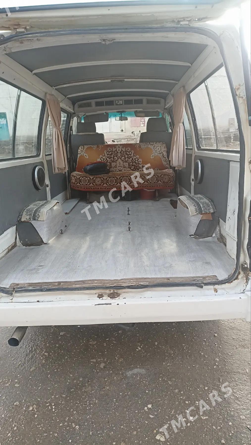 Toyota Hiace 1985 - 70 000 TMT - Балканабат - img 3
