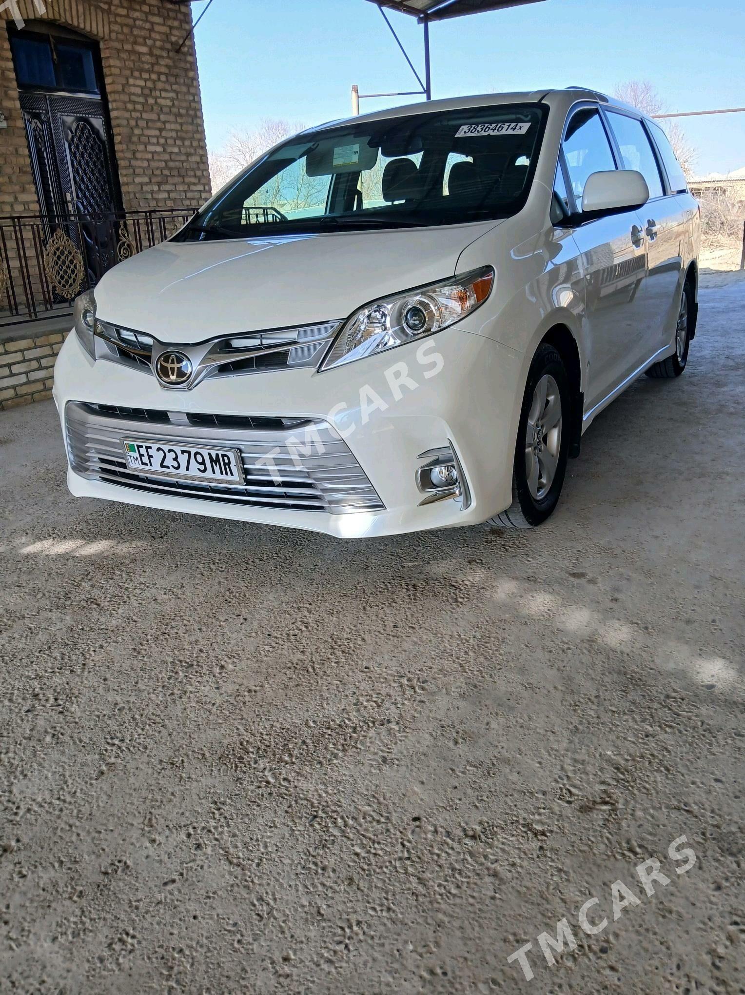 Toyota Sienna 2019 - 400 000 TMT - Мары - img 6