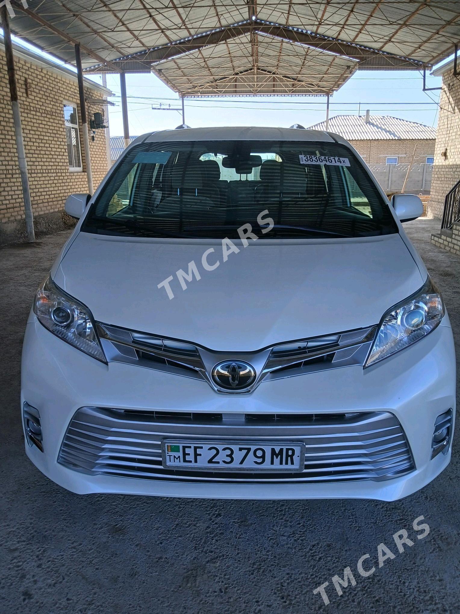 Toyota Sienna 2019 - 400 000 TMT - Мары - img 7