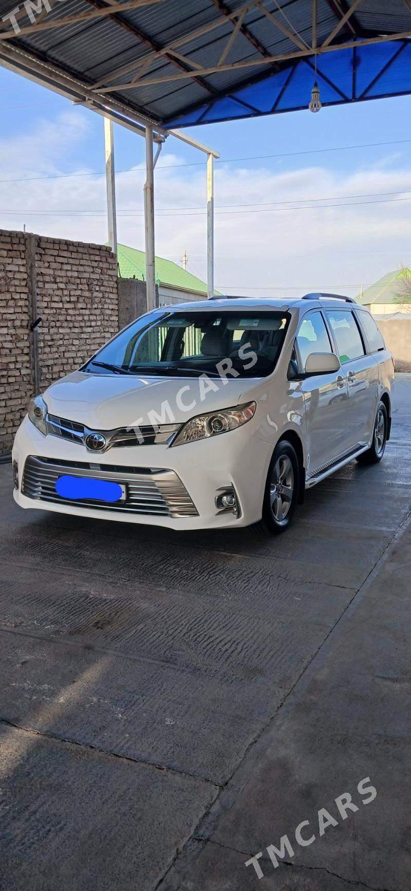 Toyota Sienna 2018 - 360 000 TMT - Ашхабад - img 2