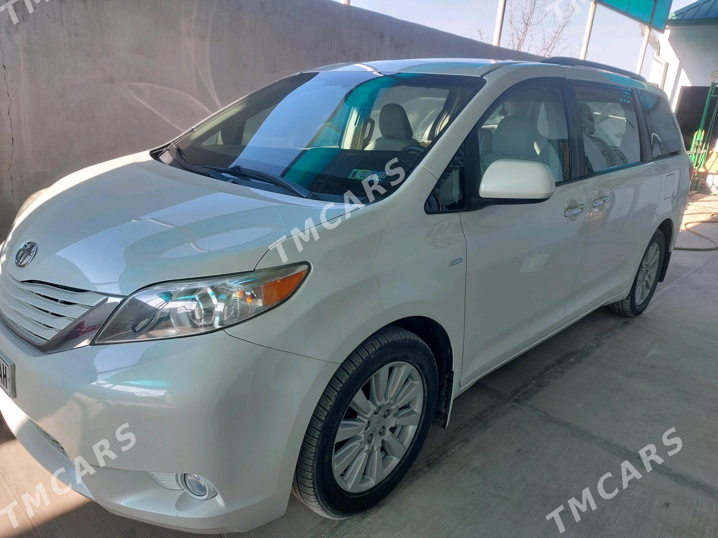 Toyota Sienna 2017 - 420 000 TMT - Гёкдепе - img 5