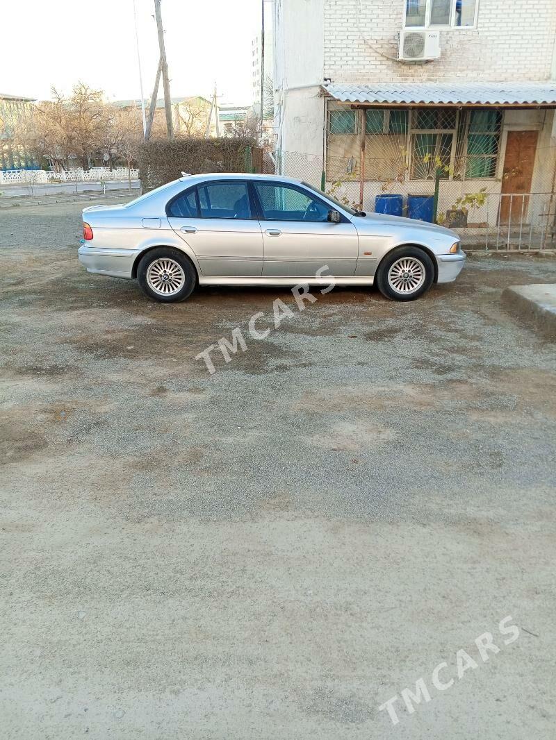 BMW E39 2000 - 90 000 TMT - Türkmenbaşy - img 2