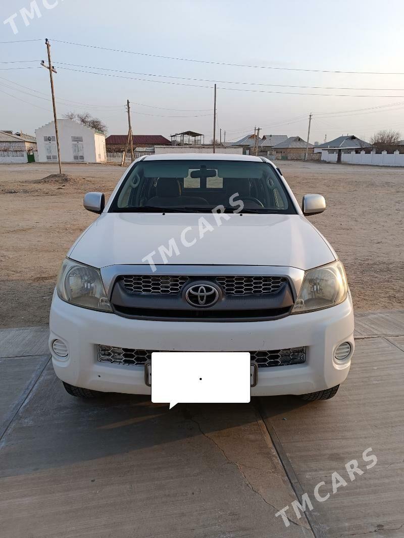 Toyota Hilux 2011 - 260 000 TMT - Джебел - img 2