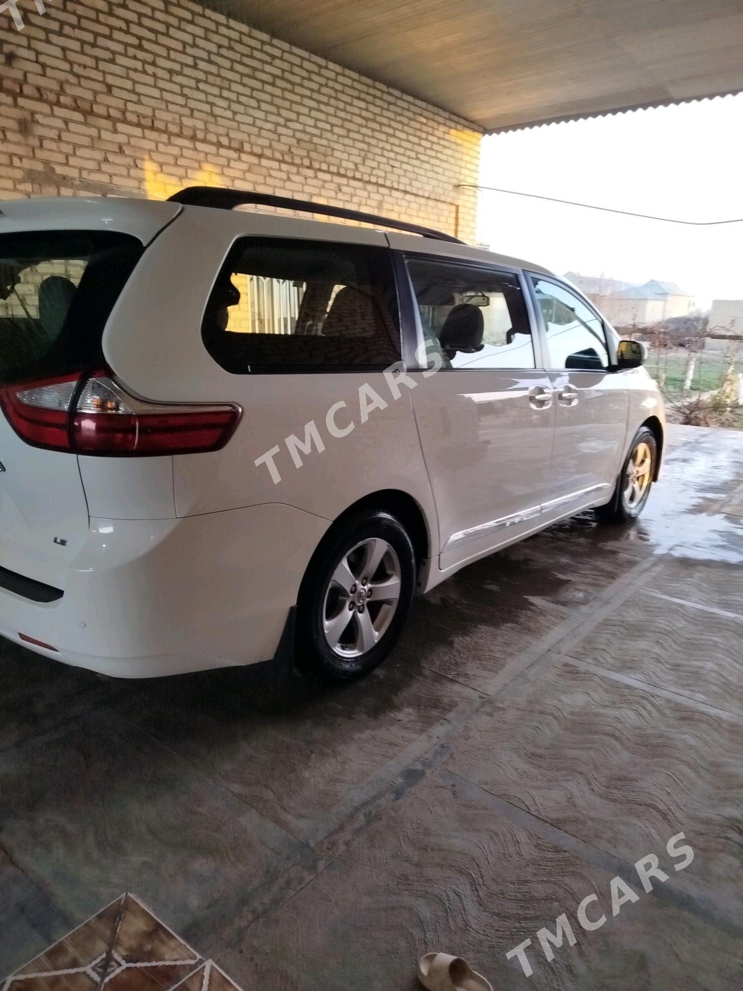 Toyota Sienna 2016 - 319 000 TMT - Мары - img 6