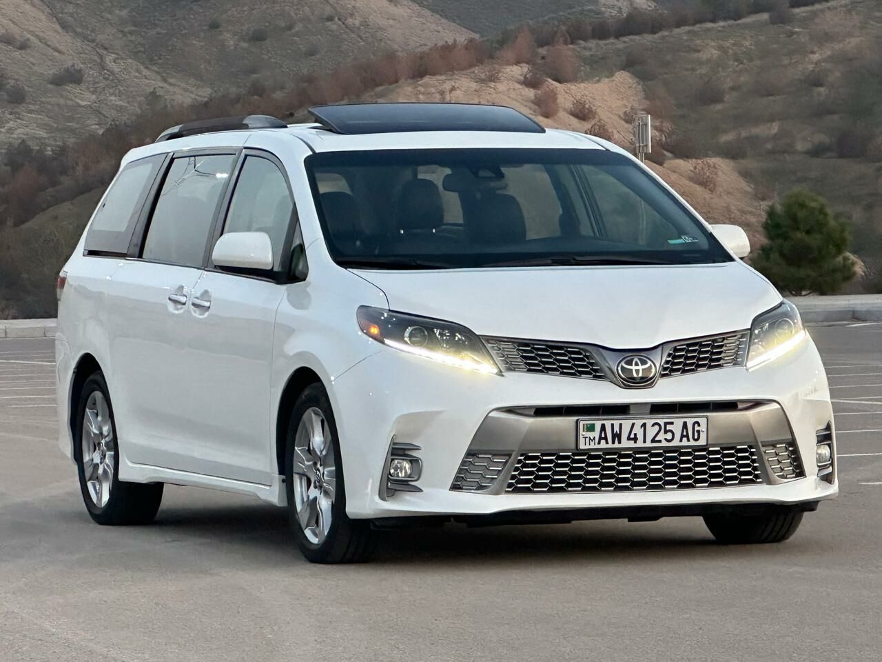 Toyota Sienna 2019 - 425 000 TMT - Aşgabat - img 3