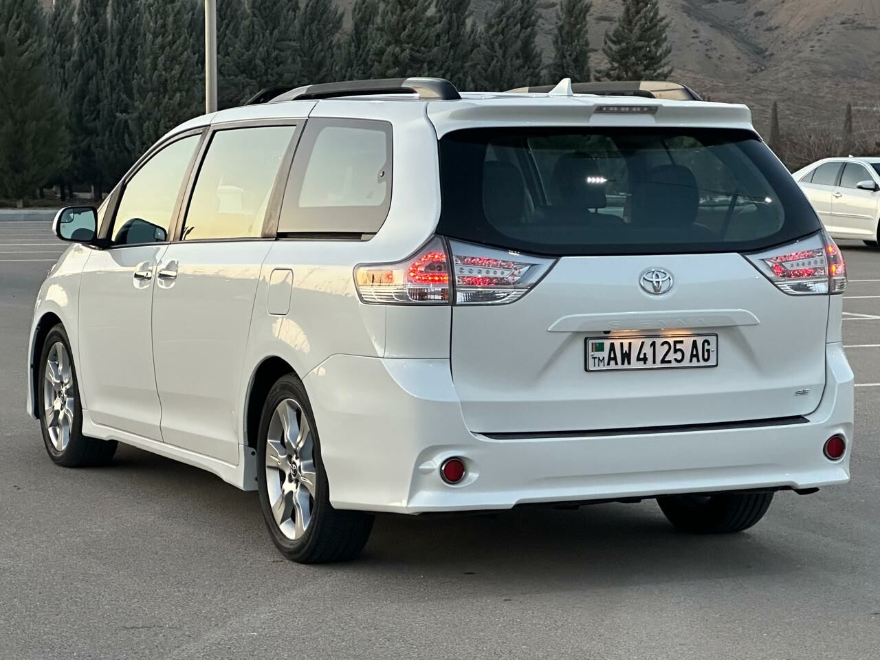 Toyota Sienna 2019 - 425 000 TMT - Aşgabat - img 4