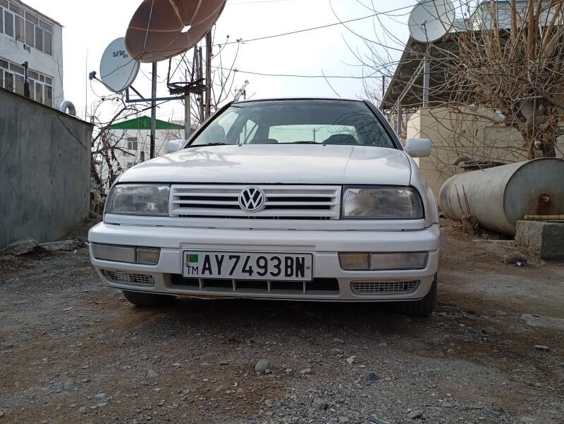 Volkswagen Golf 1993 - 25 000 TMT - Türkmenbaşy - img 3