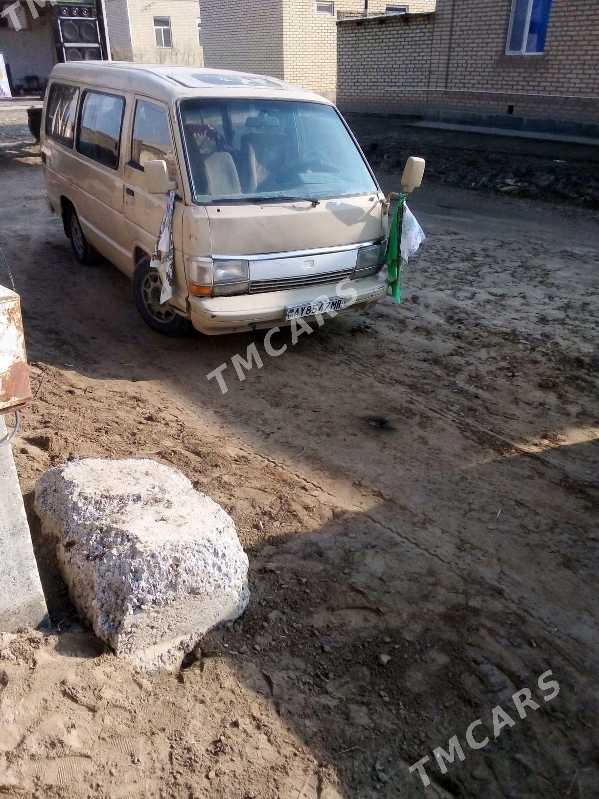 Toyota Hiace 1989 - 31 000 TMT - Sakarçäge - img 2