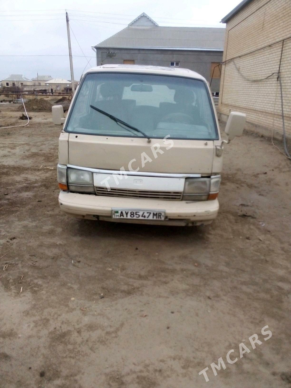 Toyota Hiace 1989 - 31 000 TMT - Sakarçäge - img 4