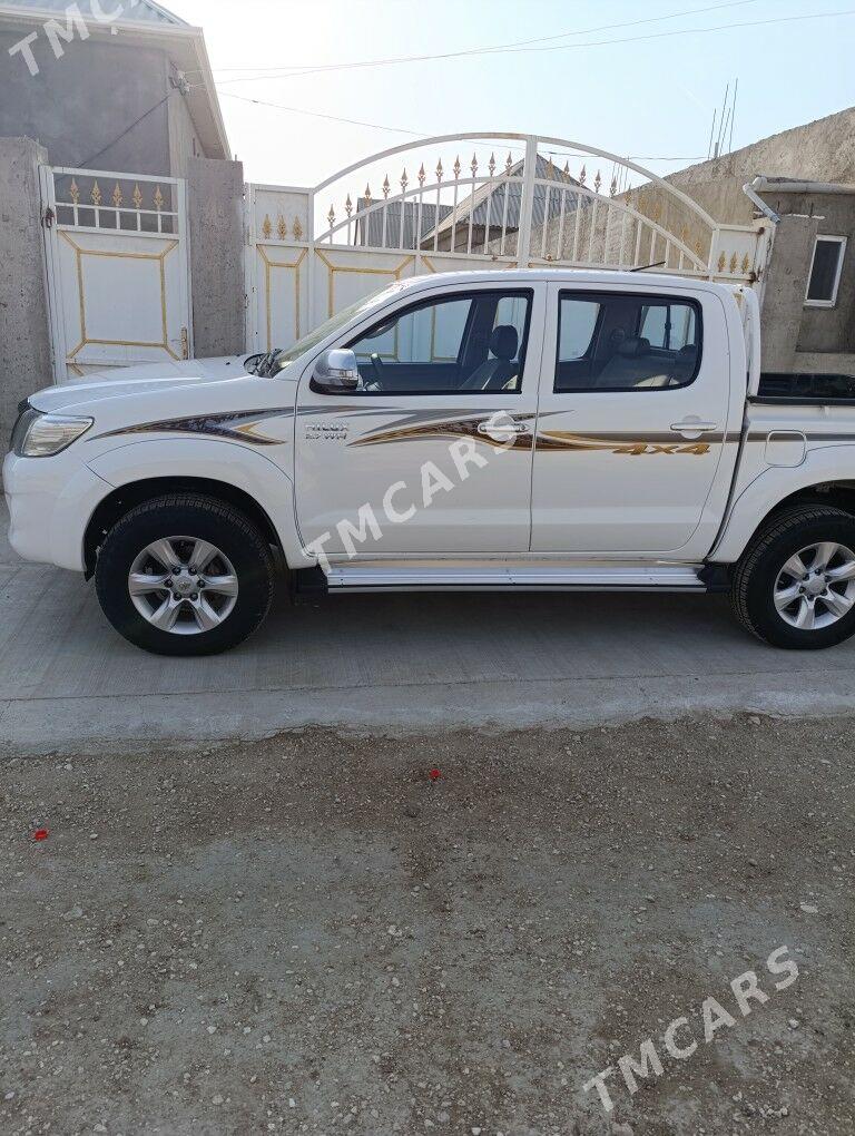 Toyota Hilux 2013 - 320 000 TMT - Балканабат - img 3