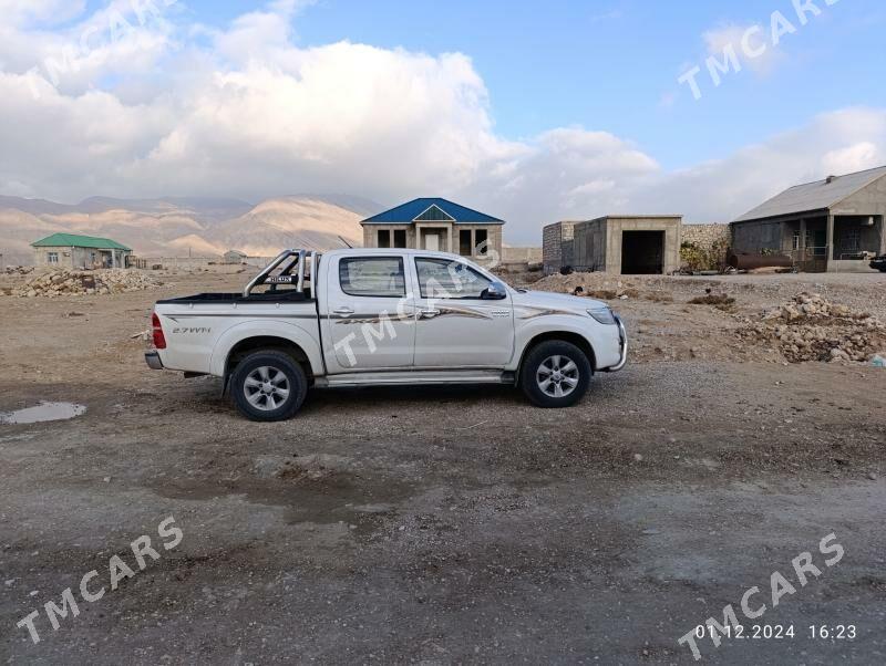 Toyota Hilux 2013 - 320 000 TMT - Балканабат - img 2