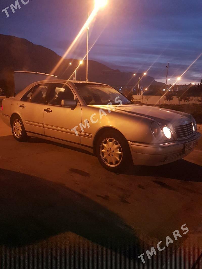 Mercedes-Benz E320 1999 - 90 000 TMT - Balkanabat - img 2