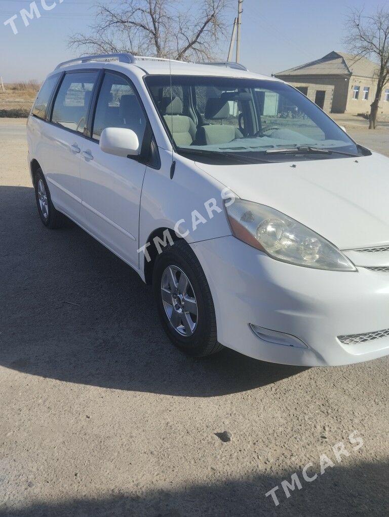 Toyota Sienna 2008 - 190 000 TMT - Мургап - img 3