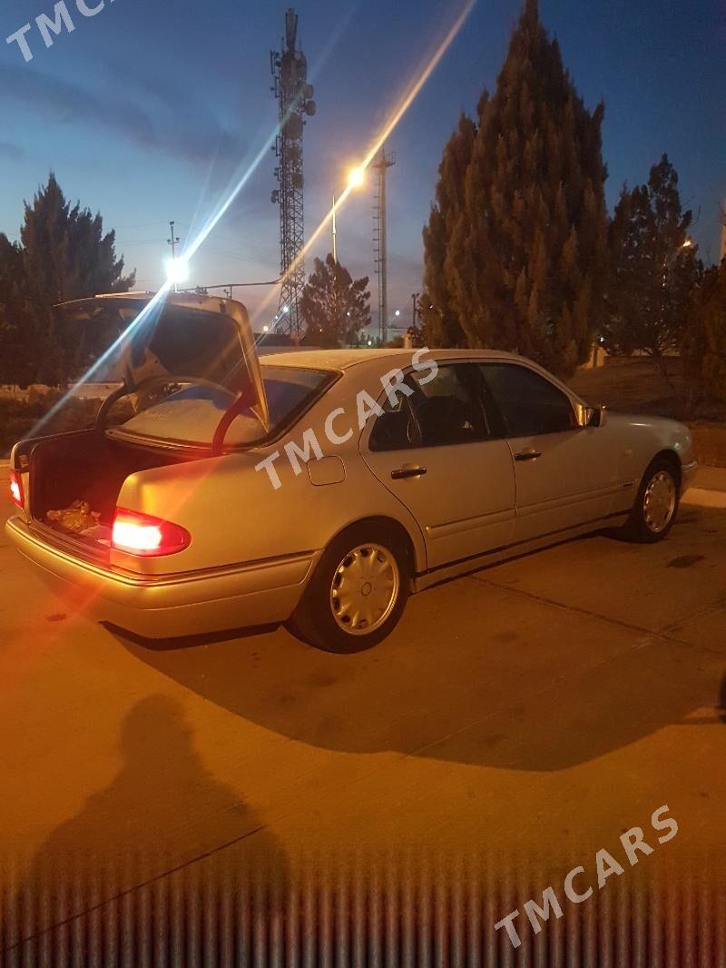 Mercedes-Benz E320 1999 - 90 000 TMT - Balkanabat - img 6