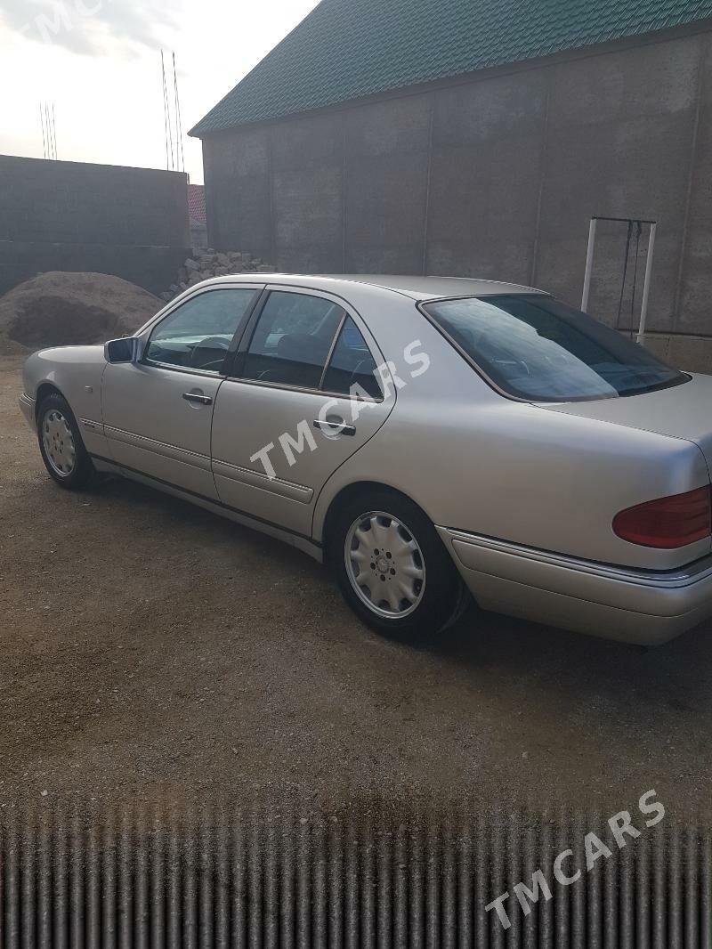 Mercedes-Benz E320 1999 - 90 000 TMT - Balkanabat - img 8