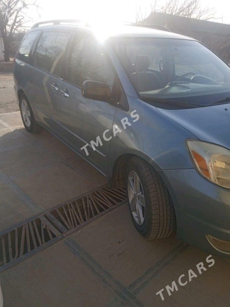 Toyota Sienna 2004 - 180 000 TMT - Чарджоу - img 3