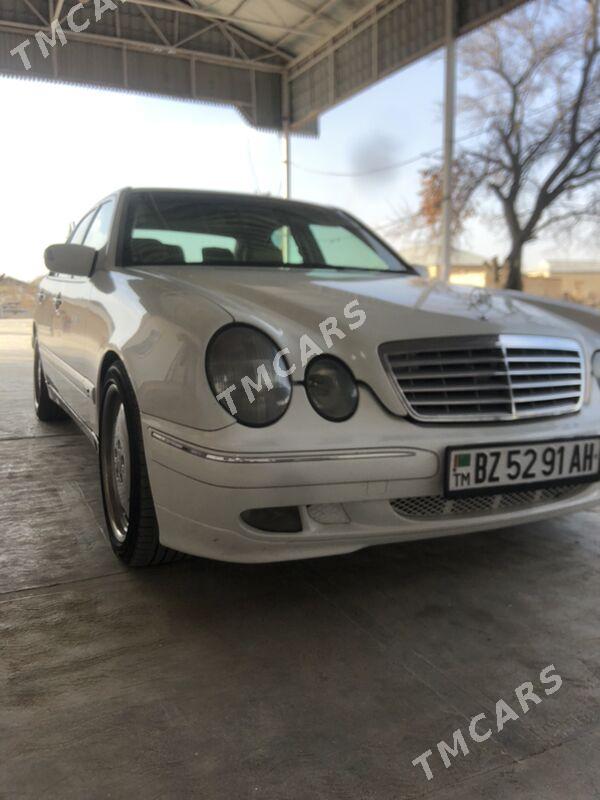 Mercedes-Benz W212 2000 - 105 000 TMT - Мары - img 2