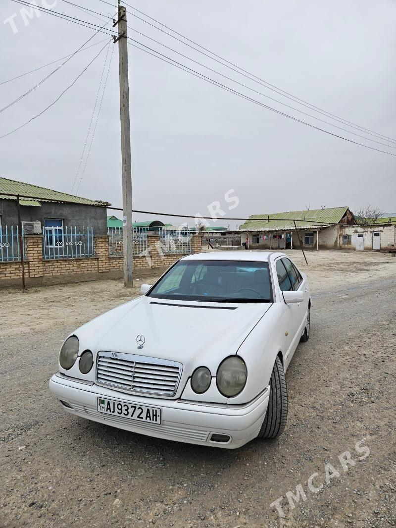 Mercedes-Benz E320 1996 - 75 000 TMT - Ak bugdaý etraby - img 2