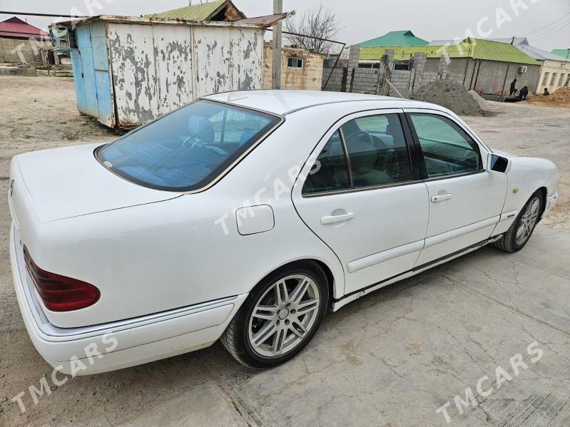 Mercedes-Benz E320 1996 - 75 000 TMT - Ak bugdaý etraby - img 8