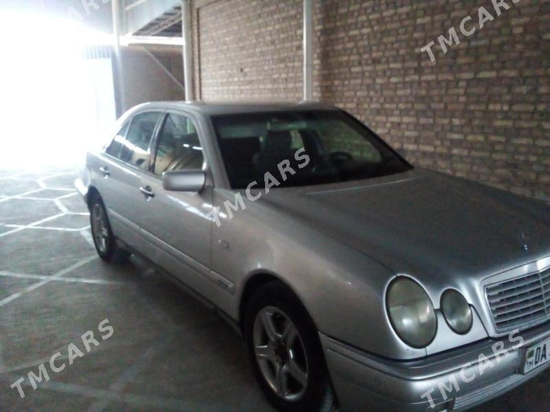 Mercedes-Benz E280 1998 - 92 000 TMT - Сакарчага - img 3