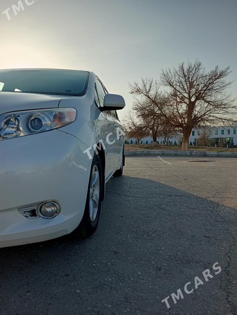 Toyota Sienna 2012 - 265 000 TMT - Гуртли - img 4