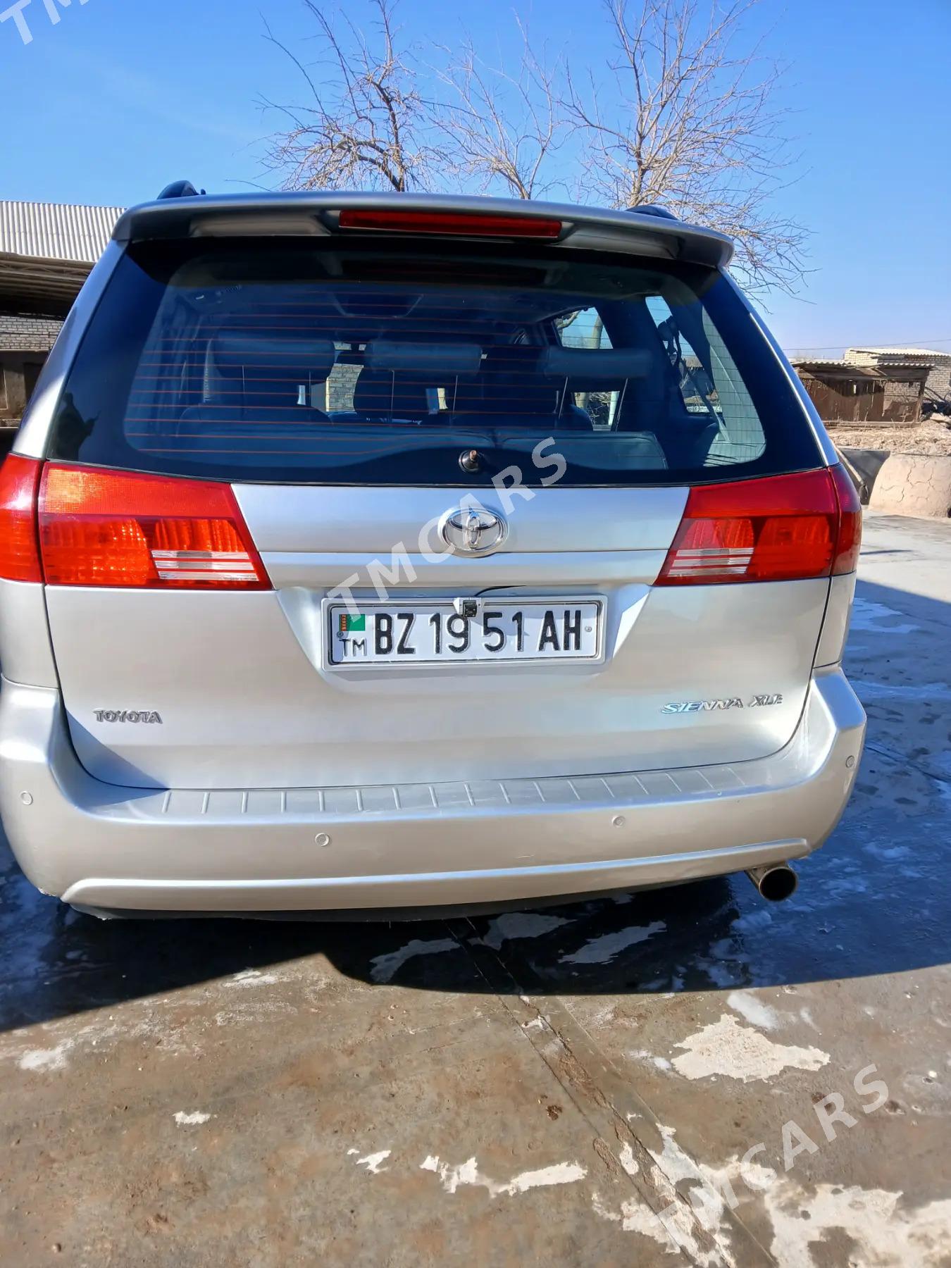 Toyota Sienna 2004 - 190 000 TMT - Теджен - img 4