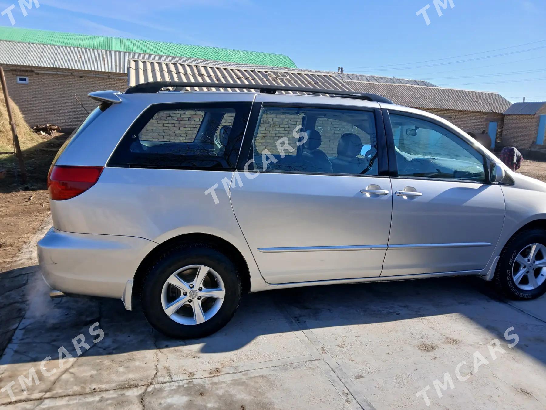 Toyota Sienna 2004 - 190 000 TMT - Теджен - img 2