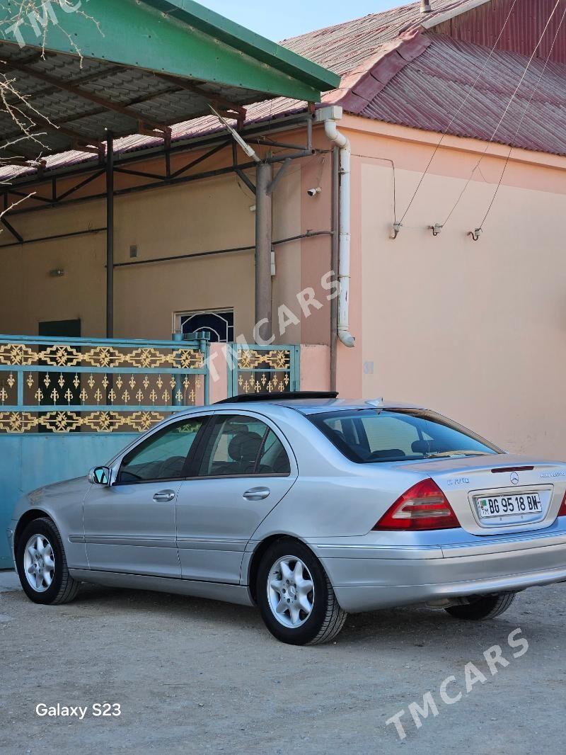 Mercedes-Benz C-Class 2001 - 93 000 TMT - Гумдаг - img 2