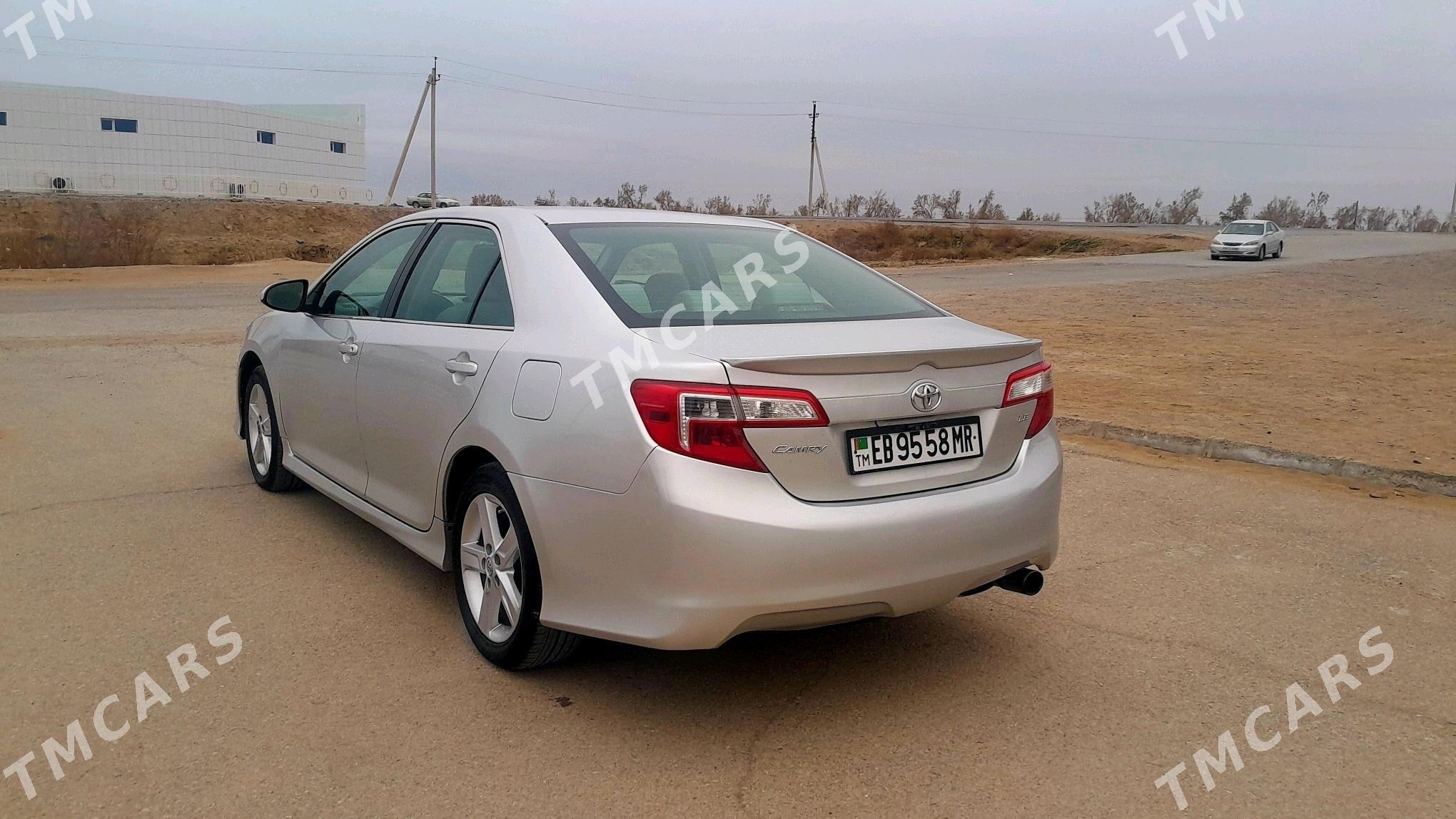 Toyota Camry 2013 - 188 000 TMT - Ёлётен - img 4