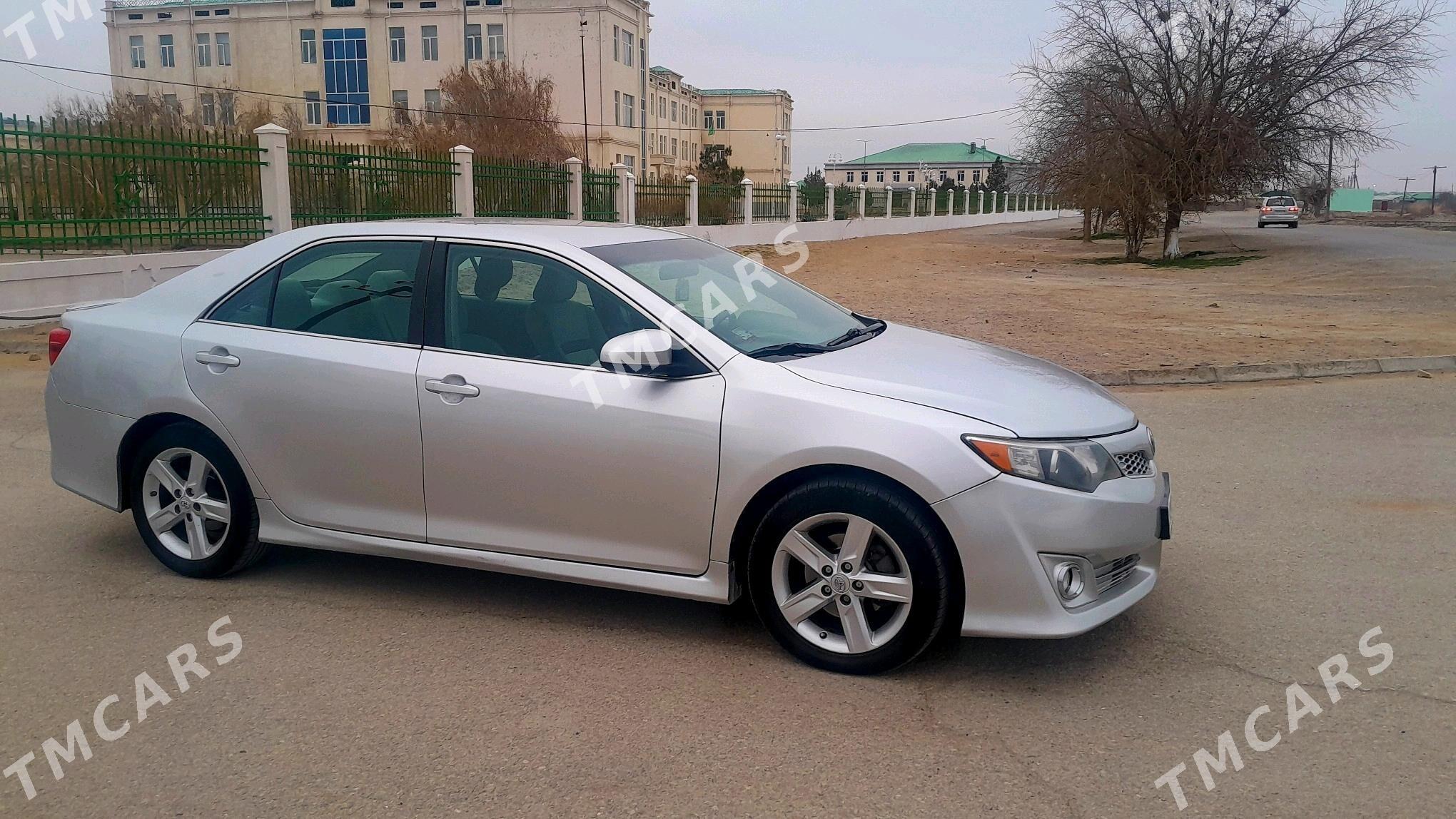 Toyota Camry 2013 - 188 000 TMT - Ёлётен - img 8